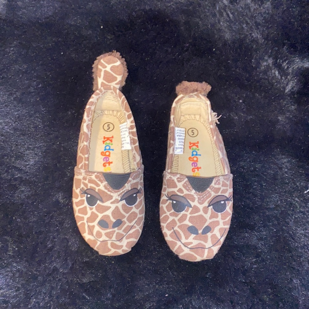 Little girls size 5 animal print shoes
